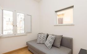 Trevi Fountain Luxury Apartment
